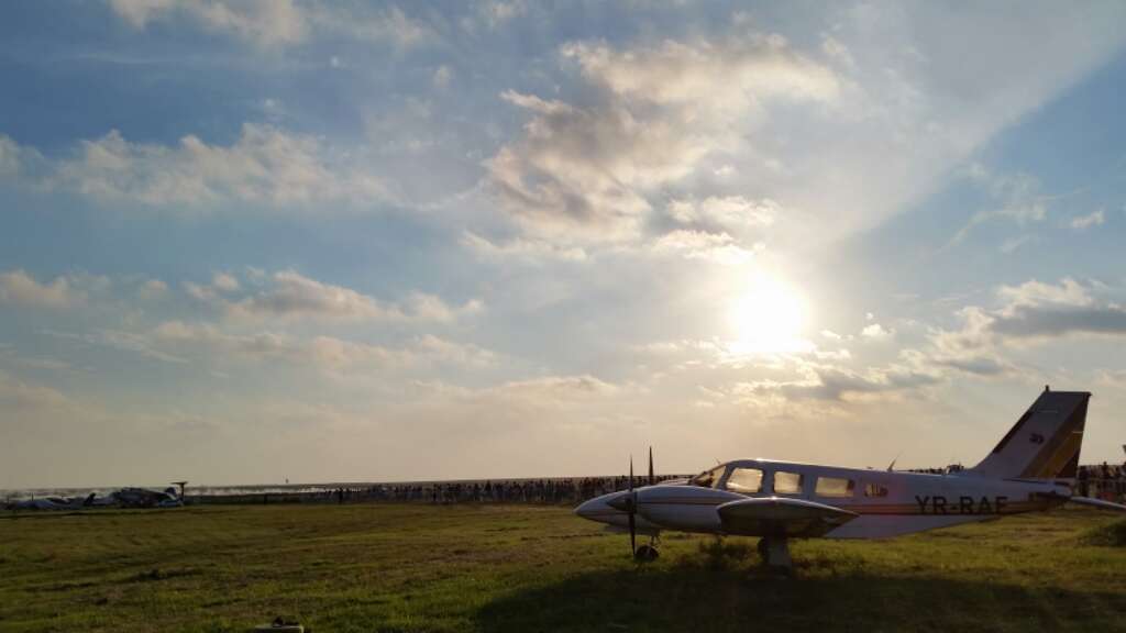 AEROMANIA 10 ANI... sau zbor undeva dincolo de nori