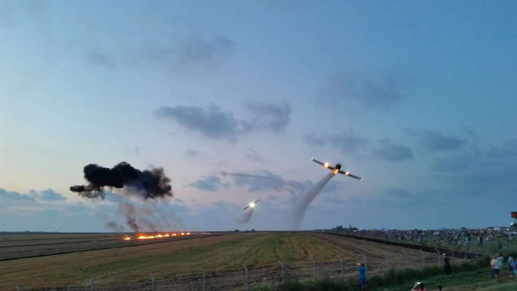 AEROMANIA 10 ANI... sau zbor undeva dincolo de nori