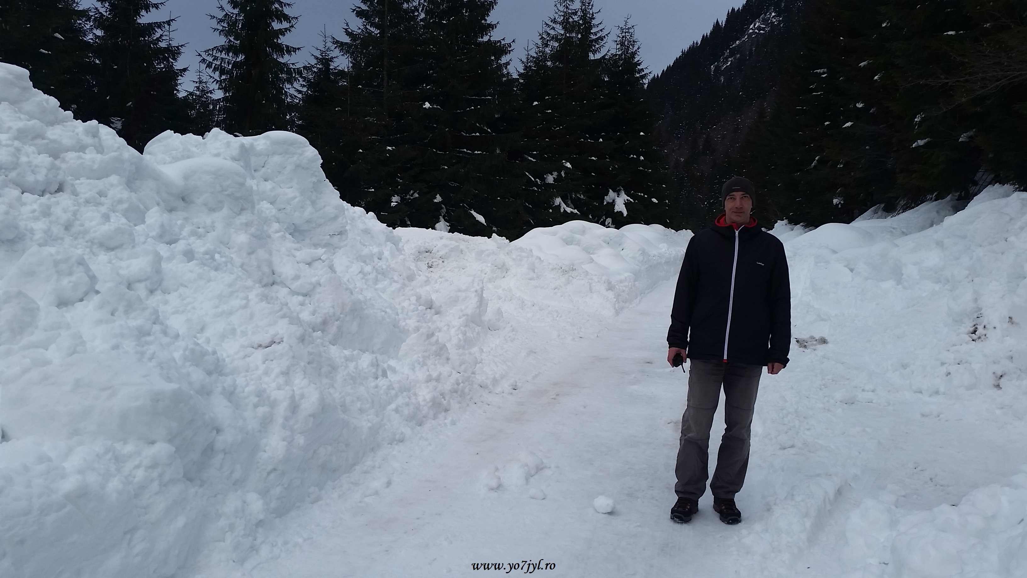 mai ales că aflasem ca dincolo de munte, la Cabana Bâlea Lac, stratul de omăt atingea deja doi metri și jumătate.